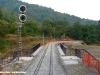Il nuovo ponte visto dalla cabina del convoglio Stadler DEM4c 503, utilizzato per l'inaugurazione del nuovo manufatto che ha permesso la riapertura della tratta Madonna del Porto–Soveria Mannelli della linea FC Cosenza–Catanzaro. (San Pietro Apostolo; 04/08/2011; Roberto Galati / tuttoTreno)