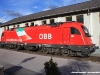 La ÖBB E 190 018 in deposito a Innsbruck: sulla fiancata il tricolore italiano e la scritta www.obb-italia.com; questa locomotiva Ã¨ una delle otto destinate agli EC Italia-Germania. (27/03/2010; Helmut Petrovitsch / tuttoTreno)