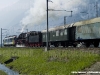 L'elettromotrice RBe 540 019 della ferrovia Oensingen-Balsthal e la Br 50 3673, oggi di Verbano Express, durante il trasferimento da Arth Goldau a Luino. (Erstfeld, 17/04/2010; foto Walter Bonmartini / tuttoTreno)