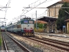 La E 656 431 alla testa dell'IC 35621 Bolzano-Lecce deviato sulla Mantova-Monselice in quanto instradato oggi via Nogara per lavori sull'infrastruttura tra Mantova e Suzzara. (Castel d'Ario, 20/08/2010; Â© Andrea De Berti / tuttoTreno)
