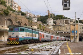 Il treno Espresso 13022 Mosca-Nizza in partenza da Genova Porta Principe per Ventimigli, dove avverrà l'ultimo cambio trazione prima dell'arrivo a Nizza. (Verona Porta Nuova, 25/09/2010; © Matteo Rovatti / tuttoTreno)