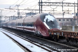 Il primo ETR 575 (AGV) realizzato da Alstom per l'impresa Nuovo Trasporto Viaggiatori in dalla Francia per effettuare il ciclo di prove prima della messa in servizio. (19/12/2010; foto Marco Cacozza / Alstom / tuttoTreno)