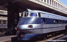 L'ETR 401 in attesa di partire da Roma Termini per Ancona. (Luglio 1980; Antonio Bertagnin / tuttoTreno)