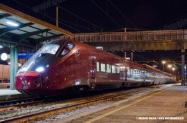 L'AGV ETR 575 001 di NTV a Firenze Campo Marte dopo la prima corsa tra Orte e il capoluogo tocano lungo la Direttissima Roma–Firenze. (07/04/2011; foto M. Sacco / TuttoTreno)