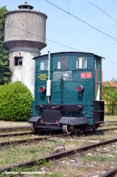 La sogliola 208 003 della Ferrovia del Basso Sebino a Palazzolo sull'Oglio. (07/05/2011; foto Carlo Bonari / tuttoTreno)