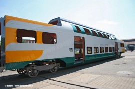 ODEG_DOSTO_KISS_primaCassa_Reinickendorf_2011_06_01_FotoStadler_wwwduegieditriceit_2 La prima cassa del primo DOSTO KISS realizzata dalla Stadler per l'impresa ferroviaria tedesca ODEG. (Reinickendorf, 31/05/2011; foto Stadler / TuttoTreno)